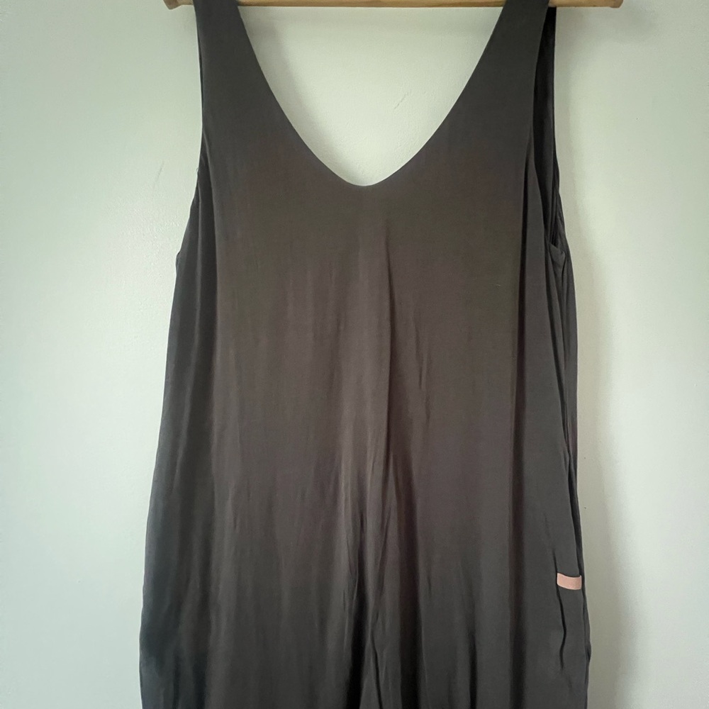 Lunya 100% Organic Pima Cotton Double V Jumpsuit Gray Medium Lightweight Capri - Picture 2 of 7